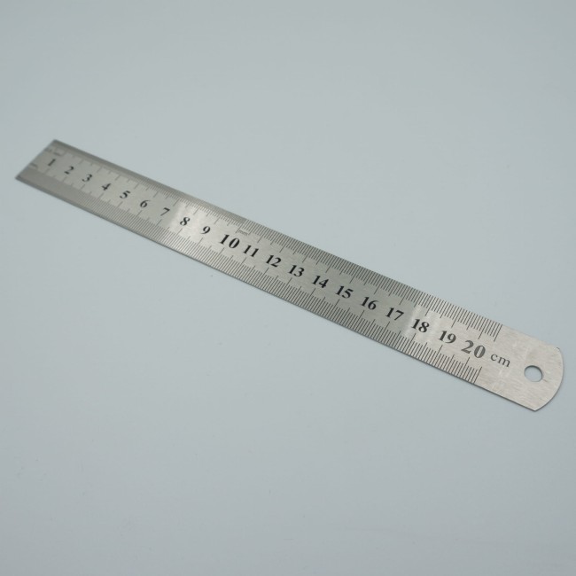 linijka metalowa 20 cm a.JPG